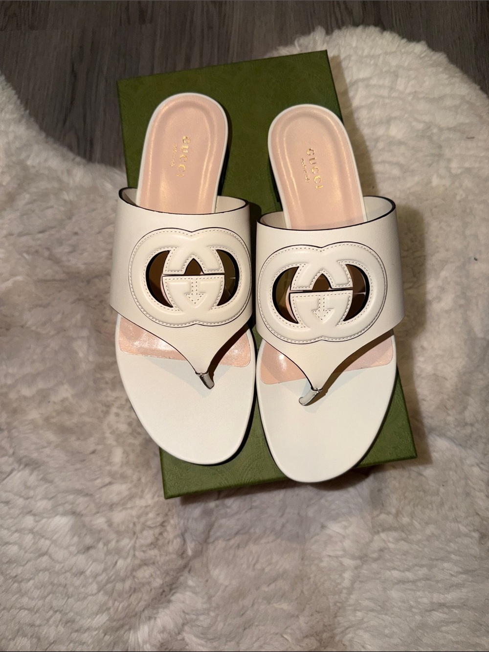 Gucci White Leather Interlocking G Thong Sandals
